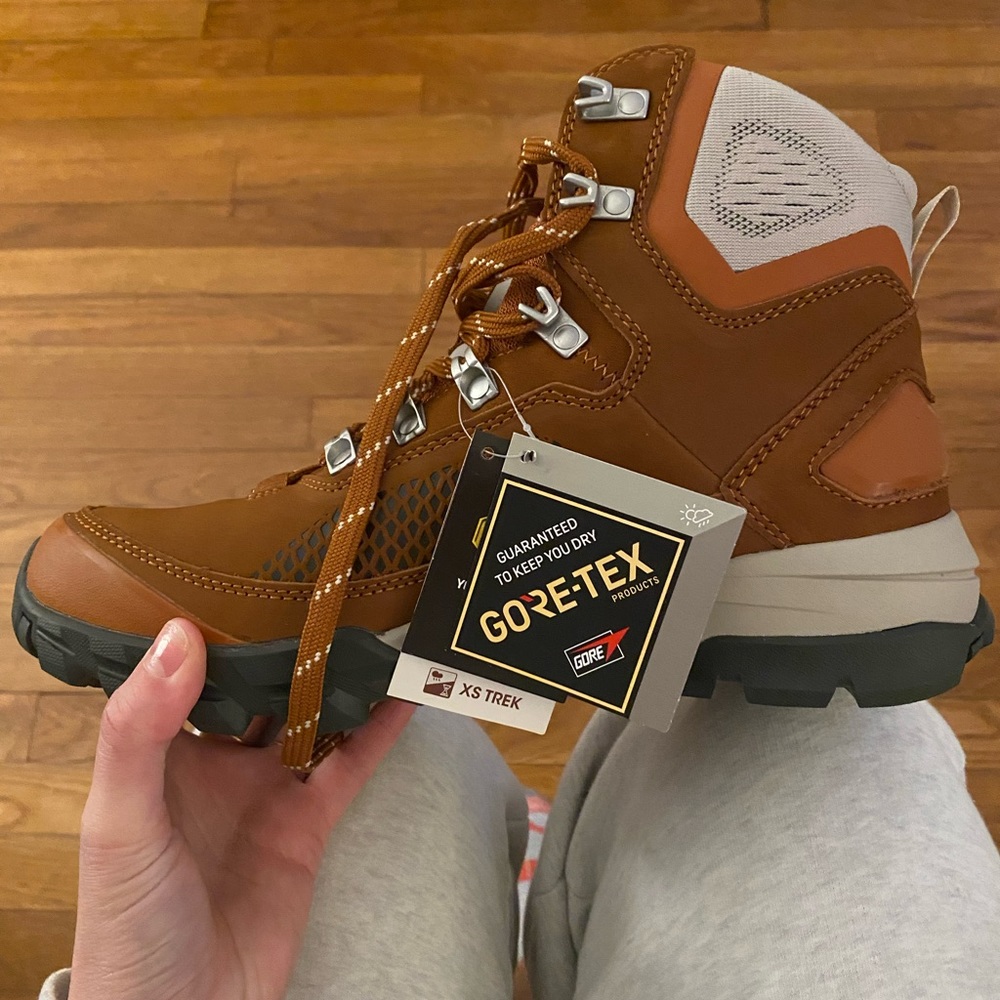 NWT Vasque 7042 Talus XT GTX hiking boots